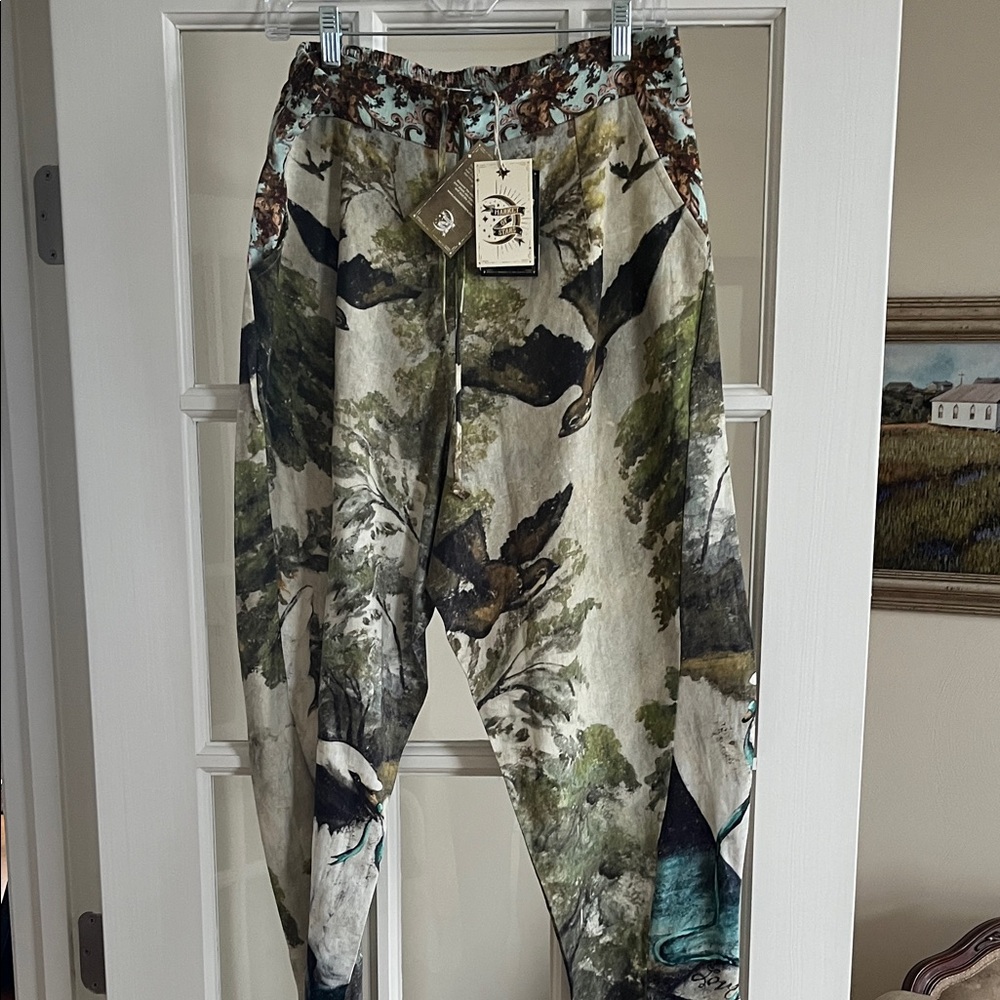 Market of Stars Theatre of Dreams pants NWT